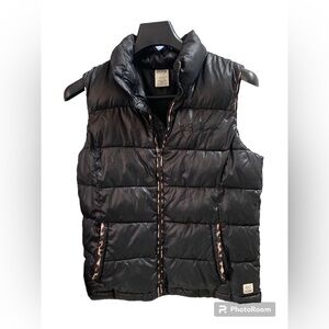 Victoria Secret PINK 🌟❄️Small black puffer VEST by VS Pink!❄️